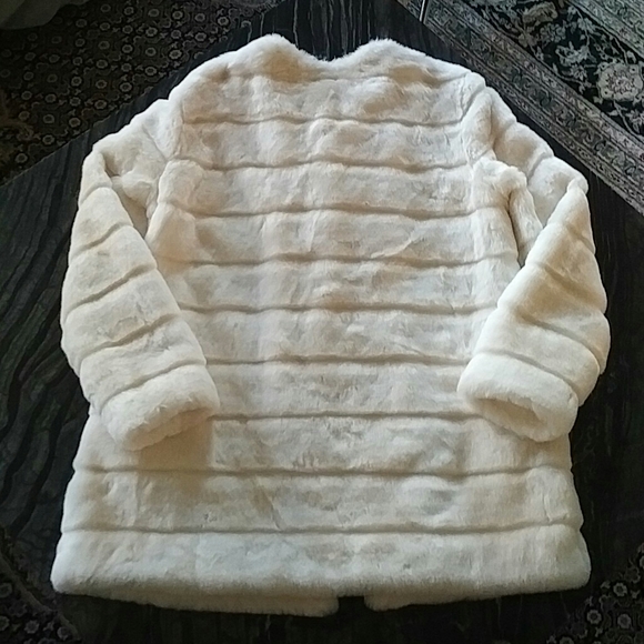 ZARA - white faux fur coat - Picture 2 of 2